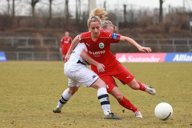 19.02.2017, xkvx, Fussball 1.Bundesliga Damen, Borussia Moenchengladbach - 1.FFC Frankfurt, emspor, v.l. Julia Koj (Borussia Moenchengladbach), Kathrin Hendrich (1. FFC Frankfurt) Moenchengladbach