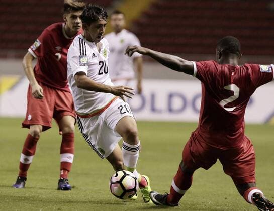 Fußball, U20 CONCACAF Meisterschaft, Mexiko - Kanada Mexico s Diego Aguilar (C) fights for the ball with Canada s Diego Gutiérrez (L) and Zachary Brault-Guillard (R), during their CONCACAF U-20 match in San jose, Costa Rica, 20 February 2017. MEXICO VS. CANADA !ACHTUNG: NUR REDAKTIONELLE NUTZUNG!  Copyright: xJeffreyxArguedasx SJS-05 20170221-636232491145447874
