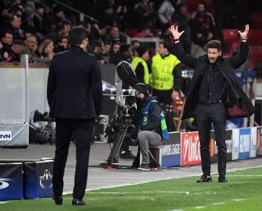 Bilder des Tages - SPORT 21.02.2017, xhbx, Fussball Champions League, Bayer 04 Leverkusen - Atletico Madrid, emspor, v.l. Trainer Roger Schmidt (Bayer Leverkusen), Trainer Diego Simeone (Atletico Madrid) Leverkusen