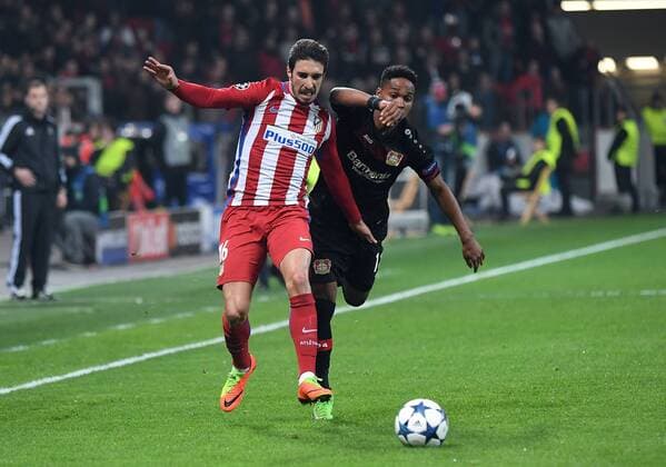 21.02.2017, xhbx, Fussball Champions League, Bayer 04 Leverkusen - Atletico Madrid, emspor, v.l. Sime Vrsaljko (Atletico Madrid), Wendell (Bayer Leverkusen) Leverkusen