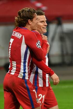 GER, Bayer 04 Leverkusen (GER) vs. Atletico Madrid (ESP) 21.02.2017, BayArena, Leverkusen, Championsleaque Achtelfinale, GER, Bayer 04 Leverkusen (GER) vs. Atletico Madrid (ESP) im Bild: Torjubel li Antoine Griezmann (Atl. Madrid 7) der Torschütze zum 2:0 für Spanien mit Kévin Gameiro (Atl. Madrid 21) Foto © nordphoto Meuter nordphotox xMeuter