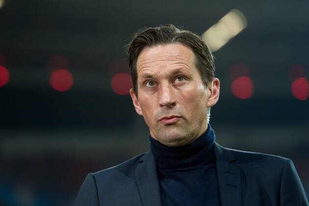 Leverkusen, Germany 21.02.2017, UEFA Champions League - 2016 17 Season, Bayer 04 Leverkusen - Club Atletico de Madrid, Trainer Roger Schmidt (B04) schaut ( DeFodi001