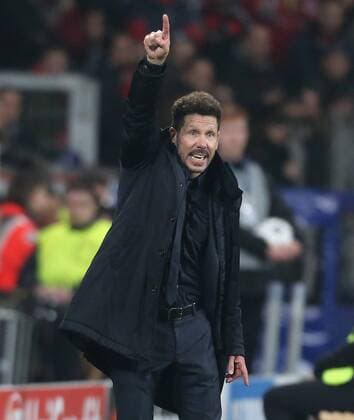 Leverkusen, Germany 21.02.2017, Champions League, Round of 16, 1st leg, Bayer Leverkusen vs Atletico Madrid, Cheftrainer Diego Simeone (Atletico Madrid) gibt Anweisungen. ( DeFodi512