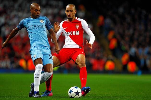 FuÃŸball, CL, Manchester City - AS Monaco February 21st 2017, Etihad Stadium, Manchester, Lancashire, England; UEFA Champions League 1st Leg round of 16, Manchester City versus AS Monaco; Fernandinho of Manchester City receives the ball under tight marking xPaulxKeevilx  ActionPlus11849034