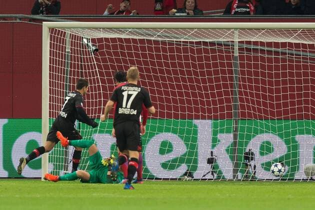 Leverkusen, Germany 21.02.2017, UEFA Champions League - 2016 17 Season, Bayer 04 Leverkusen - Club Atletico de Madrid, TOR zum 2:3 durch Chicharito (B04) ( DeFodi001