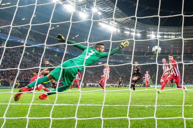 Bilder des Tages - SPORT Karim Bellarabi (Bayer 04 Leverkusen 38) mit dem Tor zum 2:1 beim Championsleague Spiel zwischen Bayer 04 Leverkusen und Atletico Madrid am 21.02.2017, Leverkusen Copyright: xSchuelerx xEibnerx-xPressefotox EP_JSE