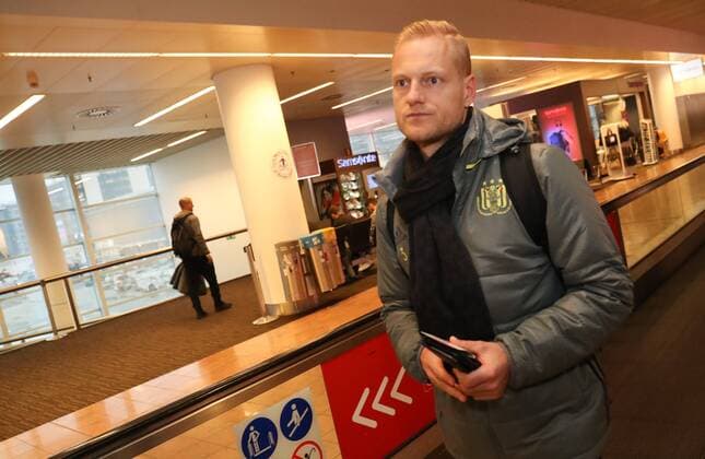 Anderlecht s Olivier Deschacht pictured during the departure of Belgian soccer team RSC Anderlecht in Zaventem airport, Wednesday 22 February 2017, in Brussels. Tomorrow Anderlecht is playing 1 16 finales return leg game of the Europa League competition against Russian team FC Zenit. Anderlecht won 2-0 the first leg. VIRGINIExLEFOUR  x05051822x