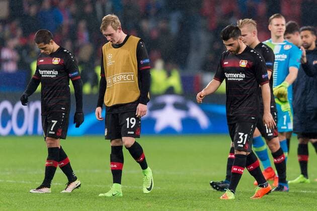 Leverkusen, Germany 21.02.2017, UEFA Champions League - 2016 17 Season, Bayer 04 Leverkusen - Club Atletico de Madrid, Chicharito (B04), Julian Brandt (B04) und Kevin Volland (B04) nach der niederlage ( DeFodi001