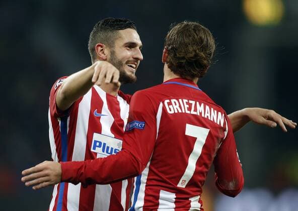 Leverkusen, Deutschland, UEFA - CL , Achtelfinale , International, Bayer Leverkusen - Atletico Madrid 2-4 am 21.02 .2017 in der Bay - Arena in Leverkusen KOKE ( Atletico Madrid ) li.- und Antoine GRIZMANN ( Atletico Madrid ) re.-