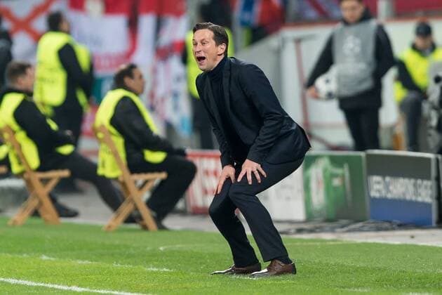 Leverkusen, Germany 21.02.2017, UEFA Champions League - 2016 17 Season, Bayer 04 Leverkusen - Club Atletico de Madrid, Trainer Roger Schmidt (B04) gestikuliert ( DeFodi001