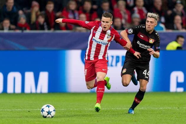 Leverkusen, Germany 21.02.2017, UEFA Champions League - 2016 17 Season, Bayer 04 Leverkusen - Club Atletico de Madrid, Kevin Gameiro (Atletico Madrid) und Kevin Kampl (B04) im zweikampf ( DeFodi001