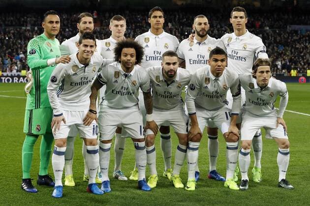 (TL-R) goalkeeper Keylor Navas of Real Madrid, Sergio Ramos of Real Madrid, Toni Kroos of Real Madrid, Raphael Varane of Real Madrid, Karim Benzema of Real Madrid, Cristiano Ronaldo of Real Madrid (Front row L-R) James Rodriguez of Real Madrid, Marcelo of Real Madrid, Daniel Carvajal of Real Madrid, Casemiro of Real Madrid, Luka Modric of Real Madridduring the UEFA Champions League round of 16 match between Real Madrid and SSC Napoli on February 14, 2017 at the Santiago Bernabeu stadium in Madrid, Spain Real Madrid v SSC Napoli UEFA Champions League 2016 2017 xVIxxIVx 7175501