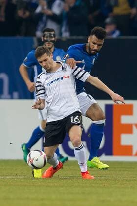Gelsenkirchen, Germany 22.02.2017, UEFA Europa League - 2016 2017 Season, FC Schalke 04 - PAOK Saloniki, Gojko Cimirot (Paok) und Eric Maxim Choupo-Moting (S04) im zweikampf ( DeFodi001