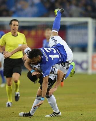 Gelsenkirchen, Germany 22.02.2017, Europa League, Round of 32, 2nd leg, FC Schalke 04 vs PAOK FC, Eric Maxim Choupo-Moting (Schalke) faellt auf Achilleas Pouggouras (PAOK). ( DeFodi512