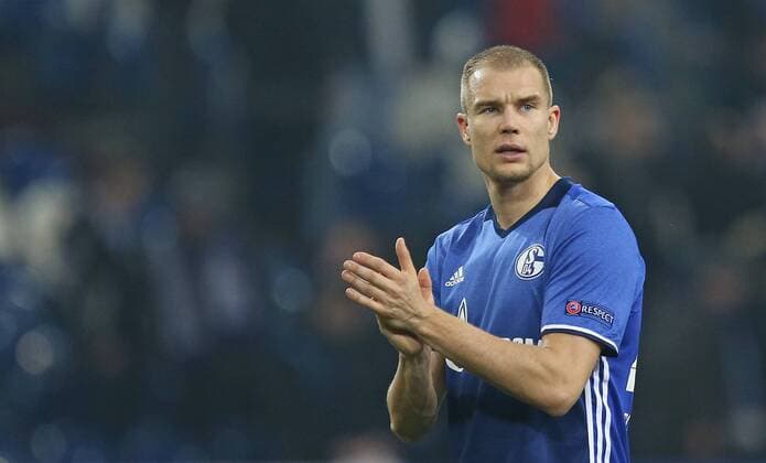 22.02.2017, Fussball UEFA Europa League 2016 2017, Zwischenrunde, FC Schalke 04 - PAOK Saloniki, in der VELTINS-Arena Gelsenkirchen. Schlussjubel Holger Badstuber (Schalke) 