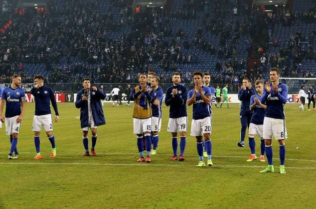 22.02.2017 - Die Spieler vom FC Schalke 04 freuen sich über das Weiterkommen in der Europa League beim Europa League Sechzehntelfinale Rückspiel (Saison 2016 17) FC Schalke 04 - PAOK Thessaloniki. Copyright Thomas Pakusch