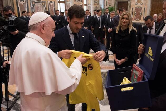 Themen der Woche - Sport Bilder des Tages - SPORT Fußball, EL, Papst Franziskus empfängt FC Villarreal NO FRANCE - NO SWITZERLAND: February 23, 2017 : Pope Francis receives in audience the executives and player of the team Villarreal CF , came to Rome to play a game of Europa League 2017 , in the Clementine Hall of the Apostolic Vatican Palace. EDITORIAL USE ONLY. NOT FOR SALE FOR MARKETING OR ADVERTISING CAMPAIGNS.  Copyright: xÂ©ServizioFotograficoOR CPPx xIPx xCatholicxPressxPhotox