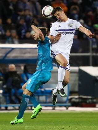 Zenit s Mauricio and Anderlecht s Leander Dendoncker fight for the ball during a game between Russian team FC Zenit and Belgian soccer team RSC Anderlecht, return leg of the 1 16 finals of the Europa League competition, Thursday 23 February 2017, in Saint Petersburg, Russia. Anderlecht won 2-0 the first leg. VIRGINIExLEFOUR  x05053352x