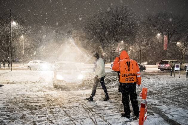 170223 Starker Schneefall außerhalb des Parken Stadions vor der Europa League Partie FC Kopenhagen vs Ludogorez Rasgrad 23. Februar 2017 in Kopenhagen.  Copyright: PETTERxARVIDSON BB170223PA008