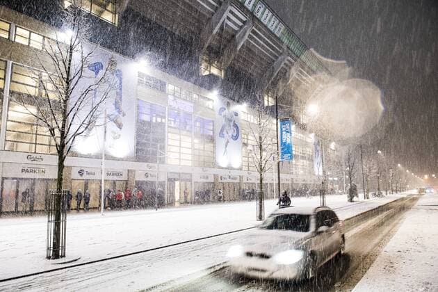 170223 Starker Schneefall außerhalb des Parken Stadions vor der Europa League Partie FC Kopenhagen vs Ludogorez Rasgrad 23. Februar 2017 in Kopenhagen.  Copyright: PETTERxARVIDSON BB170223PA010