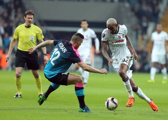 UEFA Europa League match between Besiktas and Hapoel Beer Sheva at Vodafone Arena in Istanbul , Turkey on February 23, 2017. Pictured: Anderson Talisca (R) of Besiktas and Ovidiu Hoban of Hapoel Beer Sheva. 