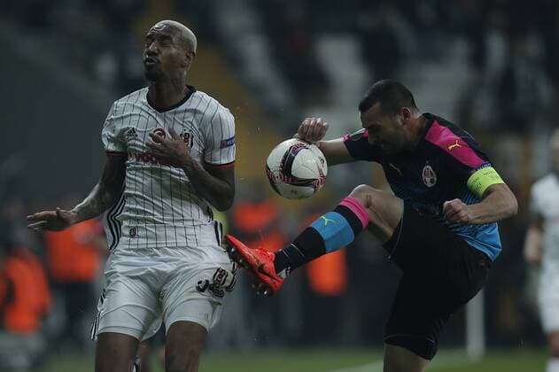 Besiktas Anderson Talisca against Hapoel Beer-Sheva s during UEFA European League Game at Istanbul Vodafone Arena.  15635032