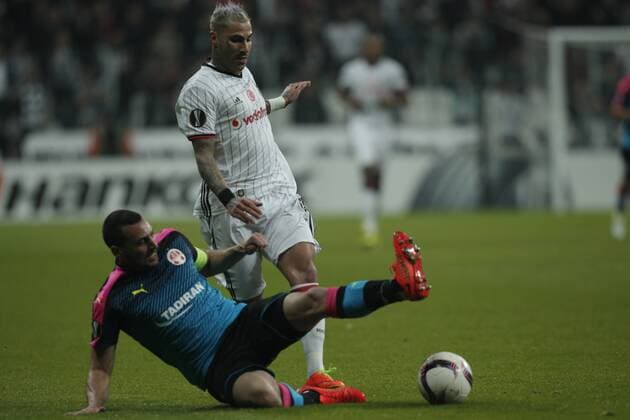 Besiktas Ricardo Quaresma against Hapoel Beer-Sheva s during UEFA European League Game at Istanbul Vodafone Arena.  15635033
