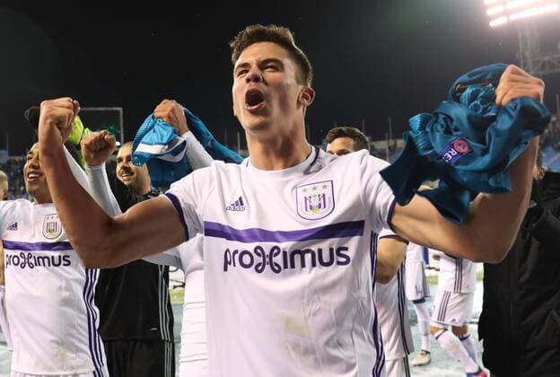 Anderlecht s Leander Dendoncker celebrates after winning the qualification to next round at a game between Russian team FC Zenit and Belgian soccer team RSC Anderlecht, return leg of the 1 16 finals of the Europa League competition, Thursday 23 February 2017, in Saint Petersburg, Russia. Anderlecht won 2-0 the first leg. VIRGINIExLEFOUR  x05053397x