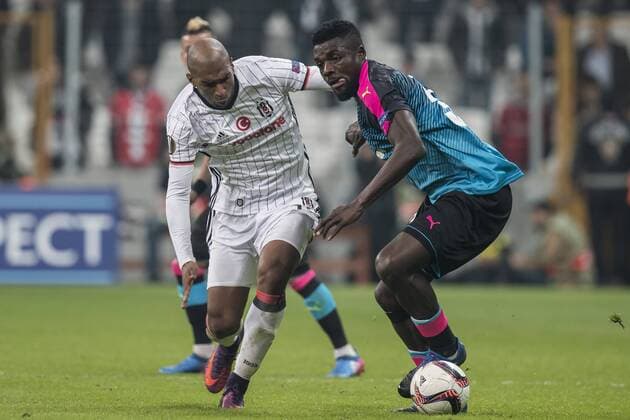(L-R) Ryan Babel of Besiktas JK, Loai Taha of Hapoel Be’er Shevaduring the UEFA Europa League round of 16 match between Besiktas JK and Hapoel Be’er Sheva on February 23, 2017 at the Vodafone Arena in Istanbul, Turkey Besiktas JK v Hapoel Be’er Sheva UEFA Europa League 2016 2017 xVIxGerritxvanxKeulenxIVx 7184430