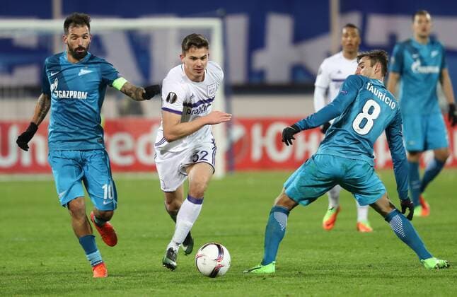 Anderlecht s Leander Dendoncker and Zenit s Mauricio fight for the ball during a game between Russian team FC Zenit and Belgian soccer team RSC Anderlecht, return leg of the 1 16 finals of the Europa League competition, Thursday 23 February 2017, in Saint Petersburg, Russia. Anderlecht won 2-0 the first leg. VIRGINIExLEFOUR  x05053475x