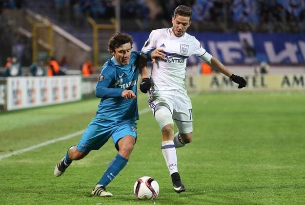 Zenit s midfielder s Yuri Zhirkov and Anderlecht s Alexandru Chipciu fight for the ball during a game between Russian team FC Zenit and Belgian soccer team RSC Anderlecht, return leg of the 1 16 finals of the Europa League competition, Thursday 23 February 2017, in Saint Petersburg, Russia. Anderlecht won 2-0 the first leg. VIRGINIExLEFOUR  x05053480x