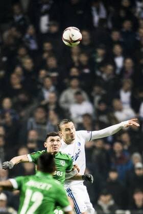 170223 Ludogorets Claudiu Keseru und FC Kopenhagens Erik Johansson - Europa League, FC Kopenhagen vs Ludogorez Rasgrad.  Copyright: PETTERxARVIDSON BB170223PA050
