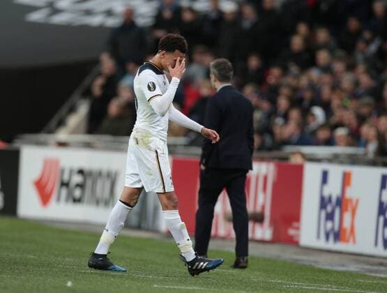 February 23, 2017 - London, England, United Kingdom - Tottenham Hotspur s Dele Alli gets red card during UEFA Europa League - Round of 32 match between Tottenham Hotspur and KAA Gent at Wembley stadium 23 Feb 2017 Tottenham Hotspur v KAA Gent - UEFA Europa League Round of 32: Second Leg  - ZUMAn230 20170223_zaa_n230_313 Copyright: xKieranxGalvinx