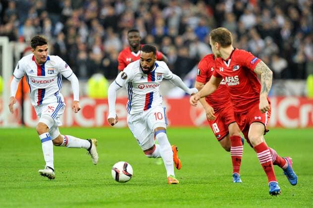 25 Houssem Aouar (ol) - 10 ALEXANDRE LACAZETTE (ol) - Fussball, Europa League, Olympique Lyon vs. AZ Alkmaar - 23 02 2017 FEP Panoramic 