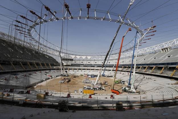 Laborers work at Wanda Metropolitano stadium, in Madrid, Spain, 24 February 2017. Atletico de Madrid s CEO, Miguel Angel Gil Marin, said the stadium will be finished the second week of July and Atletico will play his first Primera Division match in September . The price if the new stadium amount to 300 million euros, 240 for the construction and 60 for the plot. Wanda Metropolitano Stadium will have 67,000 capacity seats. Atletico Madrid s current stadium, Vicente Calderon, will host its last match in the King s Cup final between UD Alaves and FC Barcelona Barca upcoming 27 May. Wanda Metropolitano stadium works construction !ACHTUNG: NUR REDAKTIONELLE NUTZUNG!  Copyright: xMARISCALx 20170224-636235603467789926