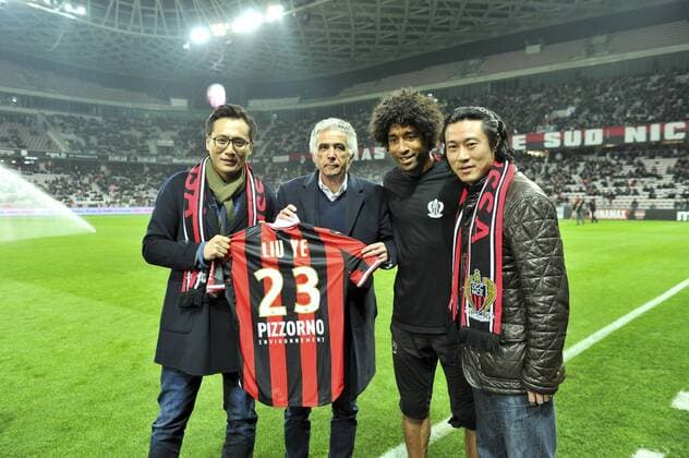 Alex Zheng (ogcnice) - Liu Ye - dante (ogcnice) - jean pierre rivere (president ogcnice) - Fussball Frankreich, Ligue 1, OGC Nice vs. Montpellier HSC - 24 02 2017 NorbertScanella Panoramic 