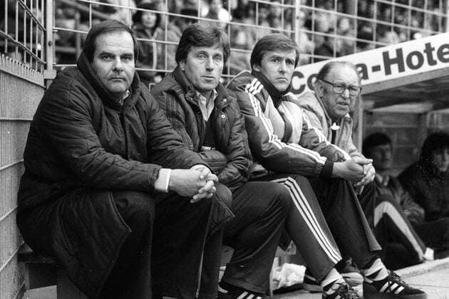 Trainerbank Fortuna Düsseldorf, v.li.: Manager Werner Fassbender, Trainer Willibald Kremer, Co Trainer Dieter Brei