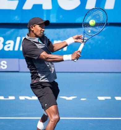February 26, 2017: Raven Klaasen, of South Africa, hits a backhand during the doubles final of the 2017 Delray Beach Open professional tennis tournament, played at the Delray Beach Stadium & Tennis Center in Delray Beach, Florida, USA. Rajeev Ram and Raven Klaasen defeated Treat Huey and Max Mirnyi 7-5, 7-5. CSM. Tennis 2017: ATP Tennis Herren Delray Beach Open FEB 26 - ZUMAc04_ 20170226_zaf_c04_051 Copyright: xMarioxHoubenx