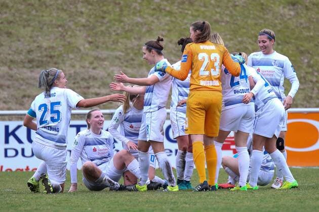 Jubel der Mannschaft vom MSV Duisburg nach dem 3:3, Fussball - Damen Bundesliga - MSV Duisburg vs. SC Freiburg, Duisburg,26.02.2017, Duisburg Copyright: xBOHLA xEibner-Pressefotox EP_MBO
