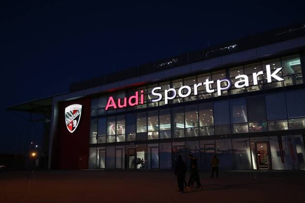 Fußball, Stadiongeschichte FC Ingolstadt 04 26.02.2017, xkvx, Fussball 1.Bundesliga, FC Ingolstadt - Borussia Moenchengladbach, emspor, v.l. Audi Sportpark Aussenansicht Nachtansicht Leuchtwerbung Logo Schanzer Ingolstadt
