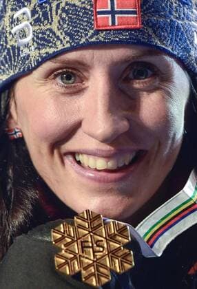 Bilder des Tages - SPORT Ski Nordisch, WM in Lahti, Siegerehrung 10km Langlauf der Damen am Abend February 28, 2017 - Lahti, Finland - Marit Bjoergen from Norway during the Award Ceremony after Ladies cross-country 10.0km Individual Classic final, at FIS Nordic World Ski Championship 2017 in Lahti..On Tuesday, February 28, 2017, in Lahti, Finland. Award Ceremony of 10km Individual Classic final  - ZUMAn230 20170228_zaa_n230_370 Copyright: xArturxWidakx