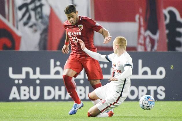 Brazilian football star Givanildo Vieira de Sousa, left, better known as Hulk, of China s Shanghai SIPG, challenges a player of Australia s Western Sydney Wanderers FC in a Group G match during the 2017 AFC Champions League in Shanghai, China, 28 February 2017. Brazil striker Hulk put in an incredible performance ¡ª scoring the opener two minutes after kick-off and had a hand in three other goals ¡ª as Shanghai SIPG romped to a 5-1 victory over Western Sydney Wanderers in their AFC Champions League match in Shanghai Tuesday (28 February 2017) night. The victory allowed Andre Villas-Boas¡¯ team to go joint top of Group F on six points alongside Urawa Red Diamonds which beat FC Seoul 5-2 in an earlier match. Incredible Hulk fires 5-star SIPG  pbu584376_15