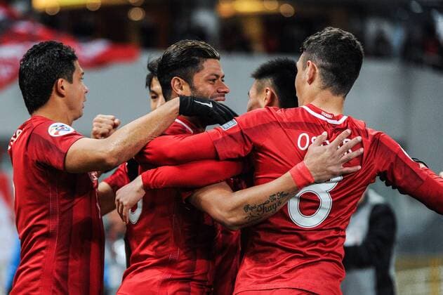 Brazilian football players Oscar, right, Elkeson, left, and Givanildo Vieira de Sousa, center, better known as Hulk, of China s Shanghai SIPG celebrate after scoring a goal against Australia s Western Sydney Wanderers FC in a Group G match during the 2017 AFC Champions League in Shanghai, China, 28 February 2017. Brazil striker Hulk put in an incredible performance ¡ª scoring the opener two minutes after kick-off and had a hand in three other goals ¡ª as Shanghai SIPG romped to a 5-1 victory over Western Sydney Wanderers in their AFC Champions League match in Shanghai Tuesday (28 February 2017) night. The victory allowed Andre Villas-Boas¡¯ team to go joint top of Group F on six points alongside Urawa Red Diamonds which beat FC Seoul 5-2 in an earlier match. Incredible Hulk fires 5-star SIPG  pbu584317_04