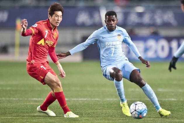 NANJING, CHINA - MARCH 01: Ramires 7 of Jiangsu Suning and Kim Jae-Sung 7 of Adelaide United compete for the ball during the AFC Champions League 2017 Group H match between Jiangsu Suning and Adelaide United at Nanjing Olympic Sports Centre on March 1, 2017 in Nanjing, Jiangsu Province of China.  Copyright: xVCGx CFP500822275 