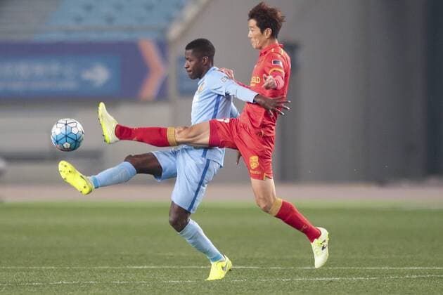 NANJING, CHINA - MARCH 01: Ramires 7 of Jiangsu Suning and Kim Jae-sung 7 of Adelaide United compete for the ball during the AFC Champions League 2017 Group H match between Jiangsu Suning and Adelaide United at Nanjing Olympic Sports Centre on March 1, 2017 in Nanjing, Jiangsu Province of China.  Copyright: xVCGx CFP500825173 