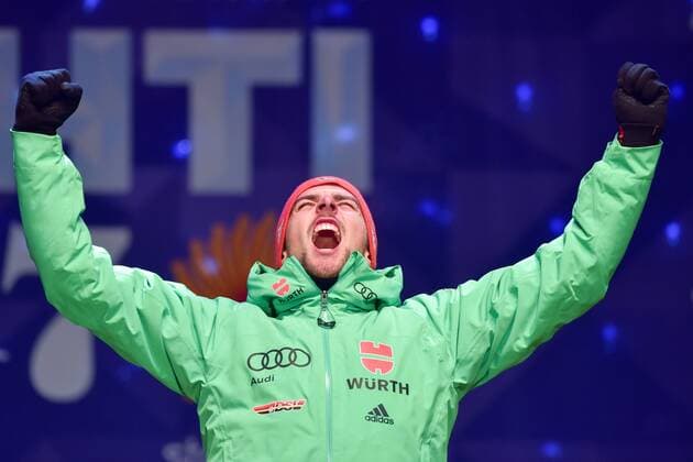 Bilder des Tages - SPORT NORDIC SKIING - FIS WC Lahti 2017 LAHTI,FINLAND,01.MAR.17 - NORDIC SKIING, NORDIC COMBINED - FIS Nordic World Ski Championships, large hill, 10km Gundersen, award ceremony. Image shows the rejoicing of Johannes Rydzek (GER). GEPAxpictures xFlorianxErtl