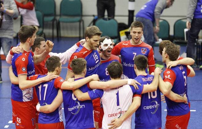 Bilder des Tages - SPORT Deutschland - Rüsselsheim am Main - 02.03.2017 Volleyball - Hessen - CEV Champions League - Herren Saison 2016 2017 United Volleys Rheinmain (blau) - Lindemans Aalst (ws) v.l. Jubel bei den United Volleys Rheinmain United Volleys Rheinmain - Lindemans Aalst