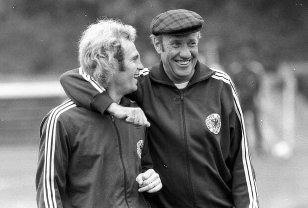 Trainingslager BR Deutschland vor der WM 1974 in Malente, Uli Hoeneß und Bundestrainer Helmut Schön