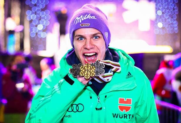 Themen der Woche - SPORT Bilder des Tages - SPORT NORDIC SKIING - FIS WC Lahti 2017 LAHTI,FINLAND,03.MAR.17 - NORDIC SKIING, Ski jumping Skispringen Ski nordisch - FIS Nordic World Ski Championships, large hill, men, award ceremony. Image shows Andreas Wellinger (GER). GEPAxpictures xCh.xKelemen