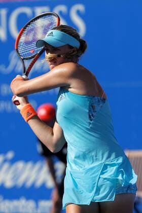 French tennis player Kristina Mladenovic reutrns the ball to US Christina McHale during their Mexico Tennis Open semifinal match in Acapulco, Guerrero, Mexico, 03 March 2017. MEXICO TENNIS OPEN SEMIFINALS !ACHTUNG: NUR REDAKTIONELLE NUTZUNG!  Copyright: xJosexMendezx MEX010 20170304-636241859632919547